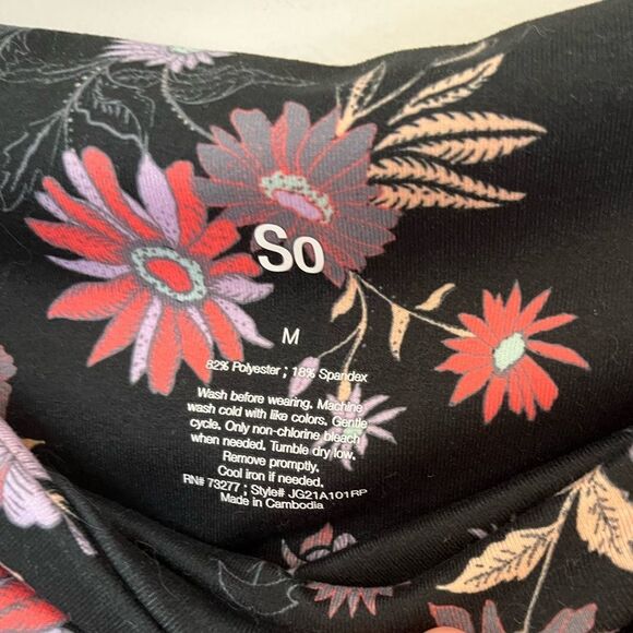 SO Black Floral Print Sporty 7/8 Leggings Crossover Waistband Size Medium - Picture 6 of 10